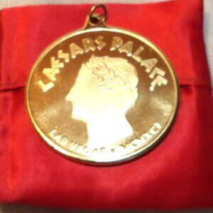 *** CAESAR's PALACE Gold Tone Medallion *** Pendant